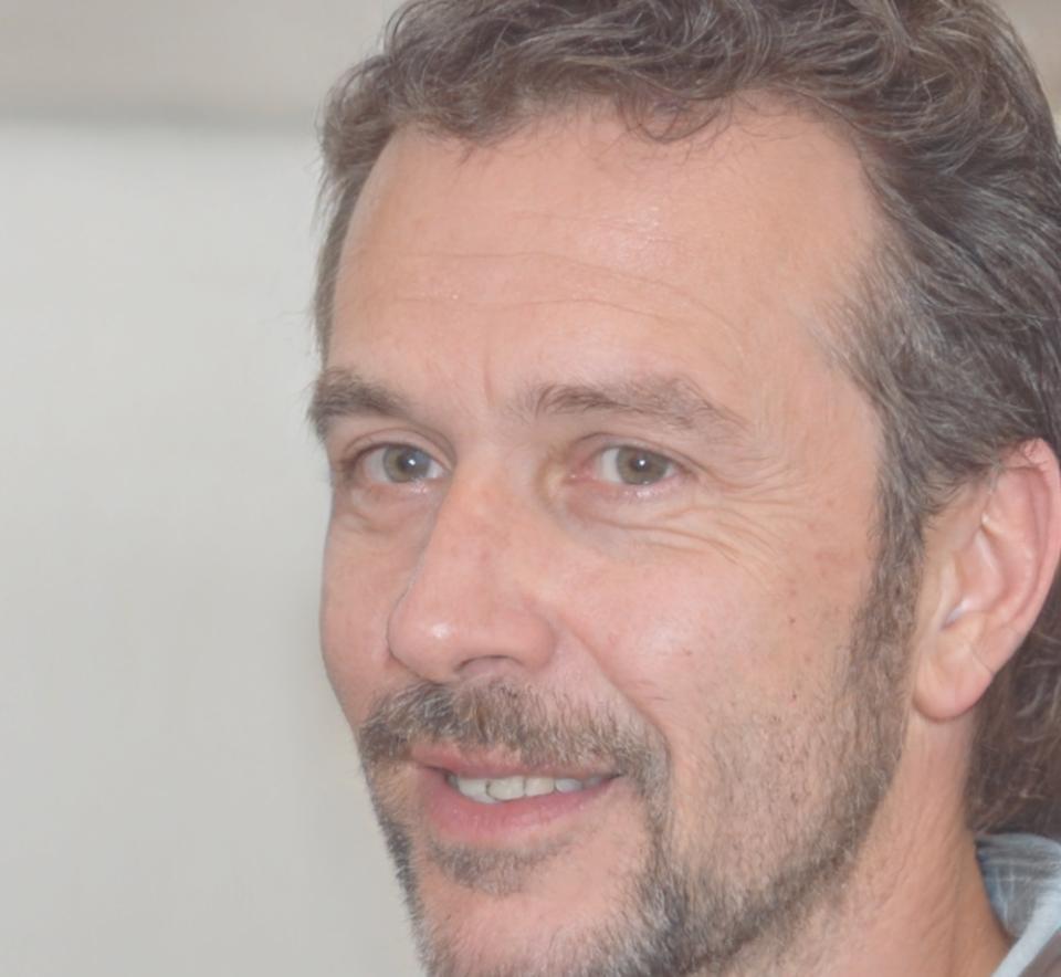 Portrait of financial planning instructor Darren Whitlock